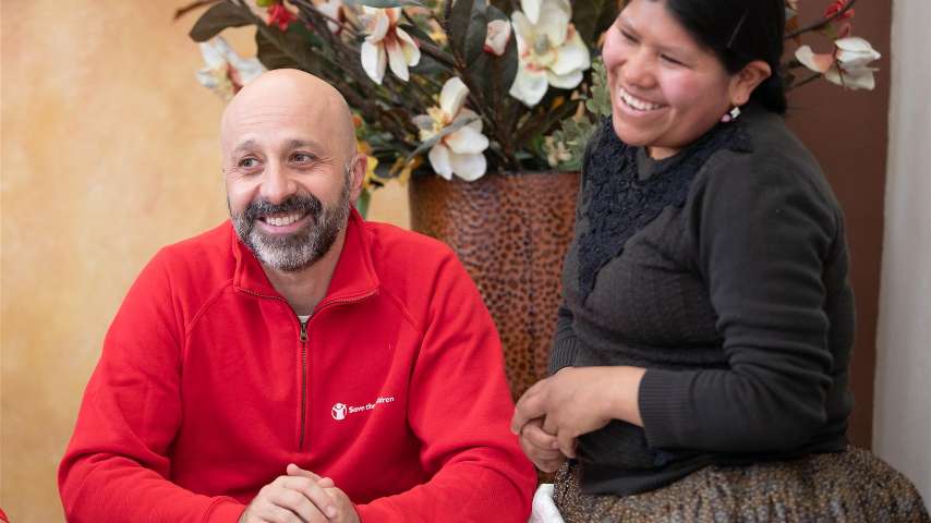 Chef Niko Romito with one of the women during his trip in Bolivia for Save the Children